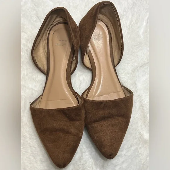 Well worn flats - Picture 5 of 9